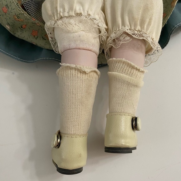 VINTAGE 1992 JC PENNEY GREEN EYES PORCELAIN DOLL - Picture 11 of 14